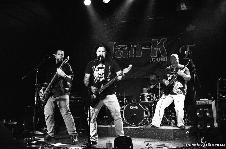 Ian K and band at 4555 in Nigara Falls, Ontario